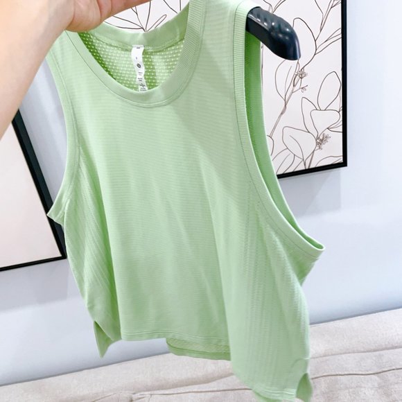 98% NEW SIZE 6 TANK TOP LULULEMON - Picture 2 of 10